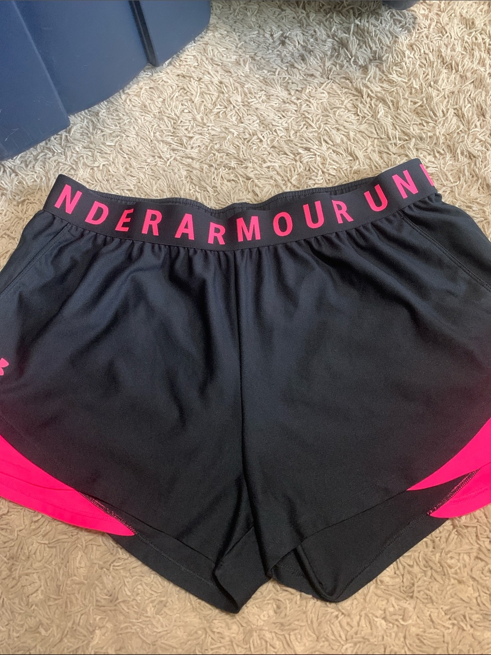 Under Armour Shorts size 2x loose black/pink